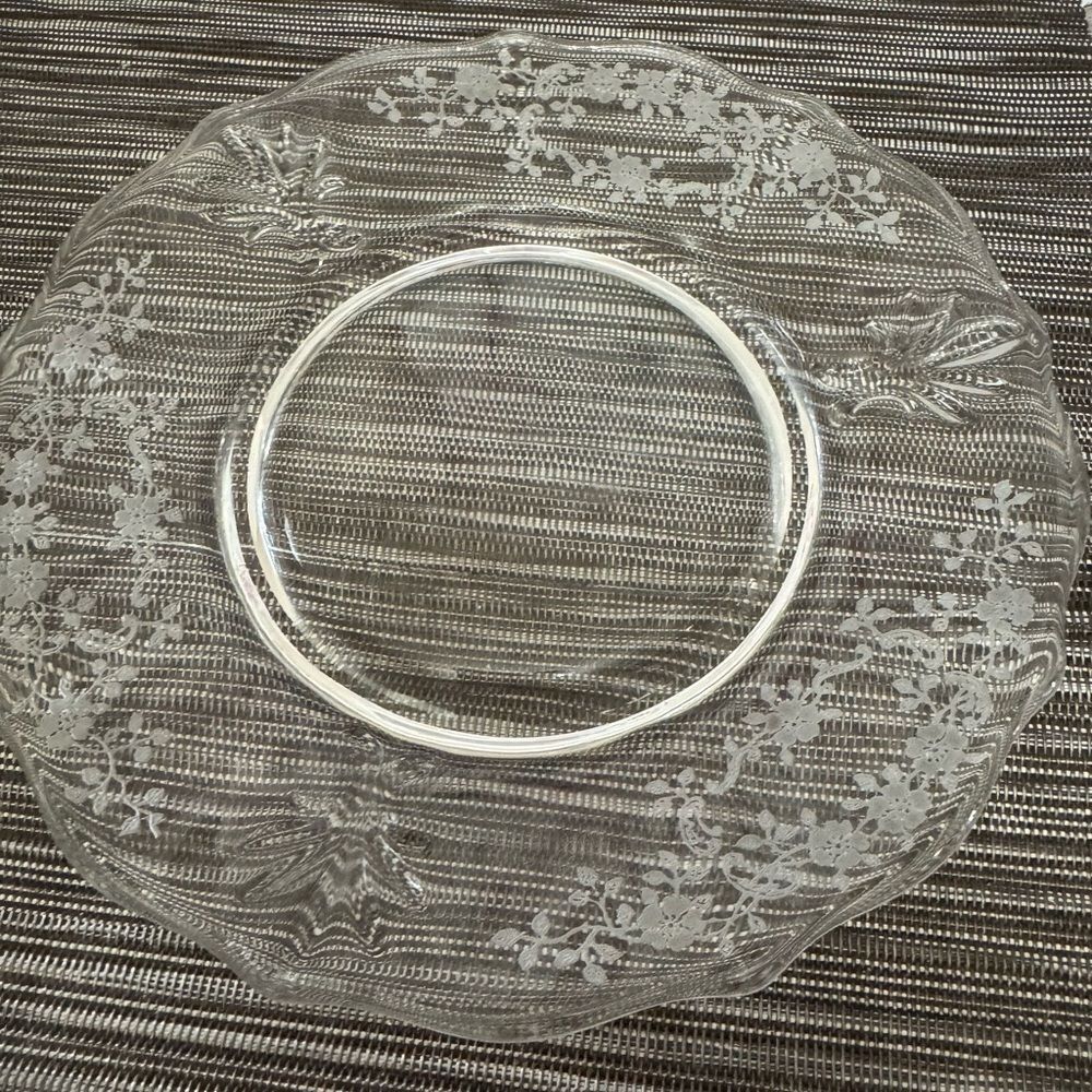 Elegant Clear Glass Dinner Plates - Picture 5 of 7